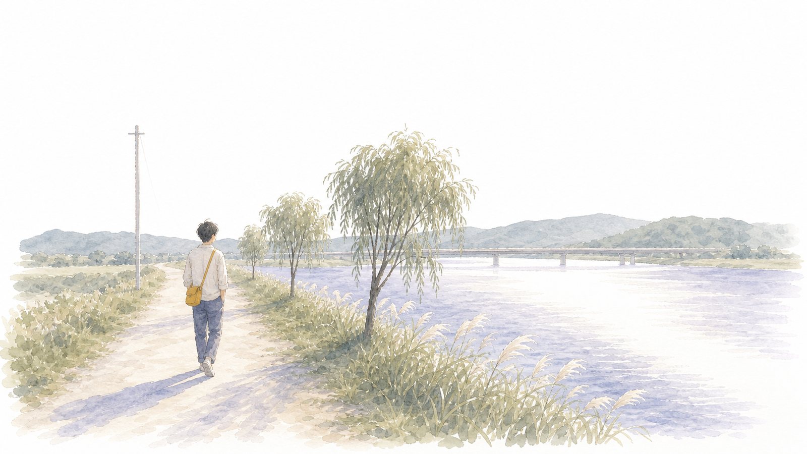 夕方の河川敷をひとりで散歩する。夕方の低い光の中、草土手の小道を歩く後ろ姿。川・ススキ・柳・遠くの橋。16:9・白背景で上38%は題字用に空けてある。